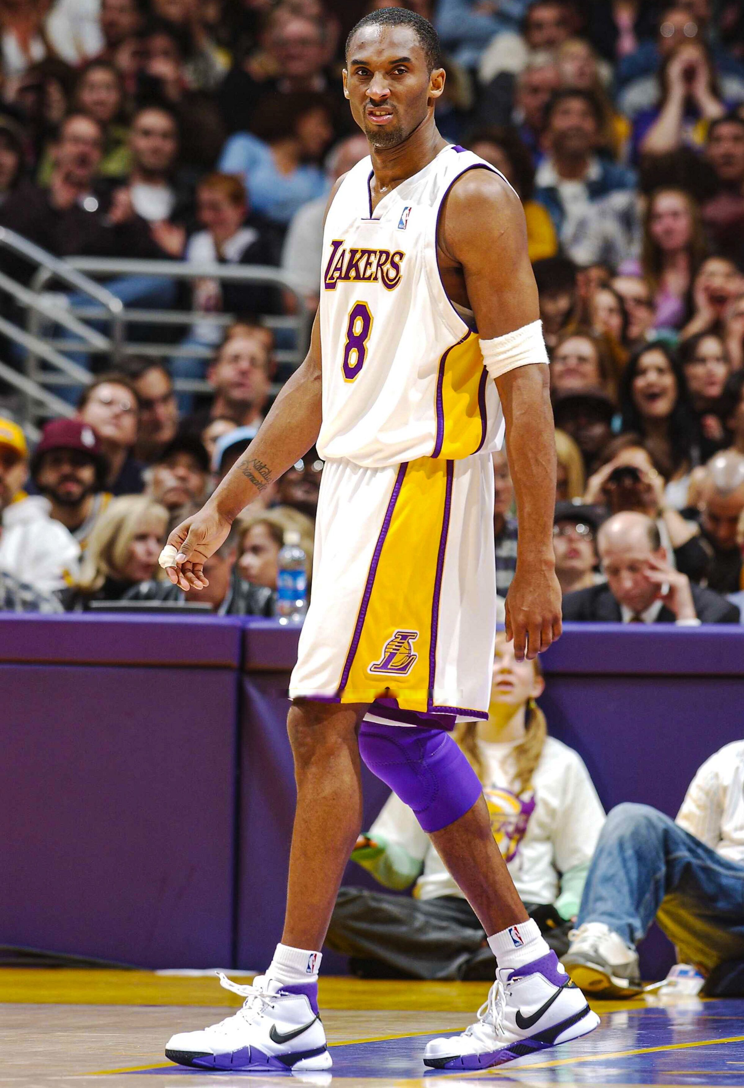 9游app下载 -转会期洛杉矶湖人调整名单以备全明星赛；回应争议环节打磨；媒体盛赞；纪律约束更严格的简单介绍